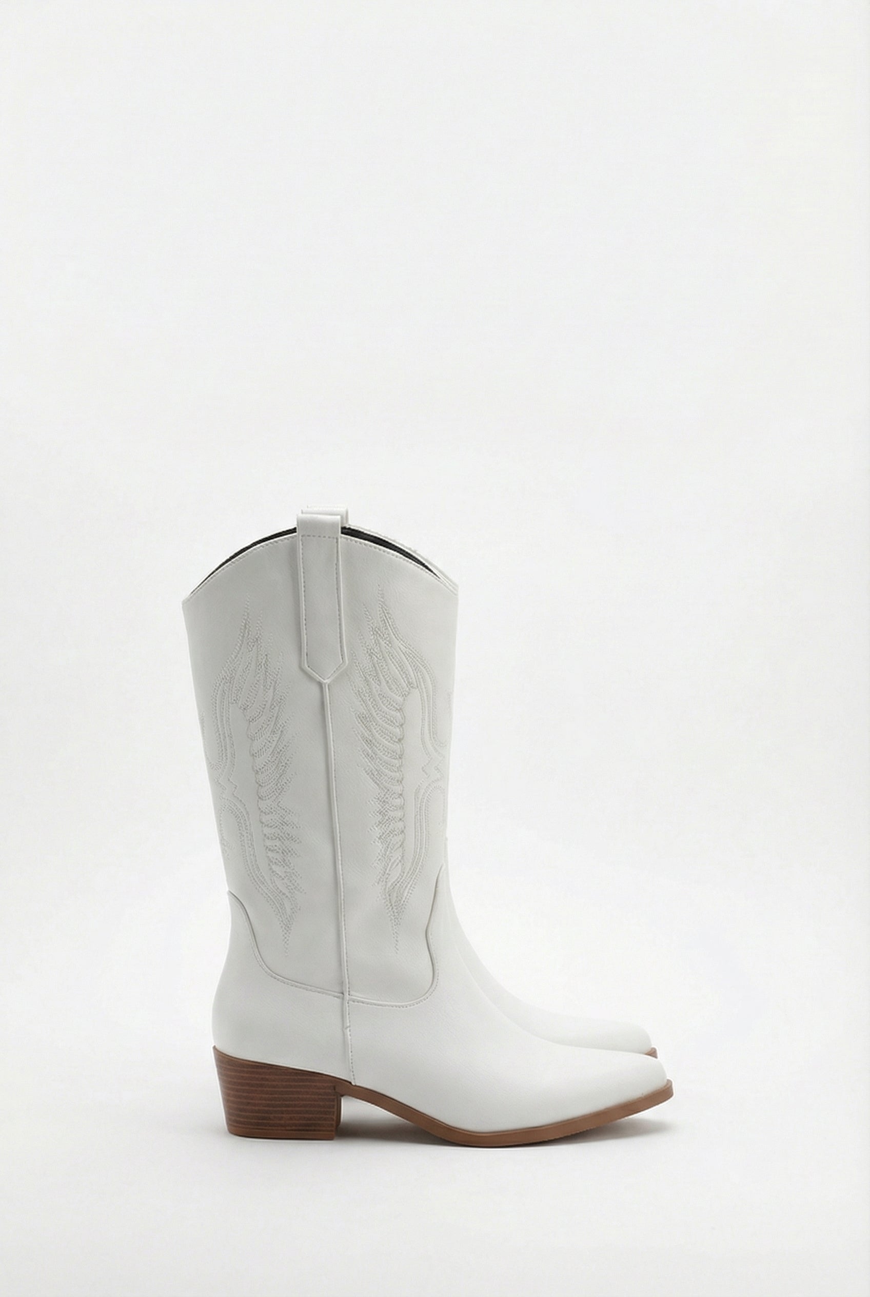 Women’s Cowboy Boots Leather Western Style Ergonomic Fit Intricate Stitching