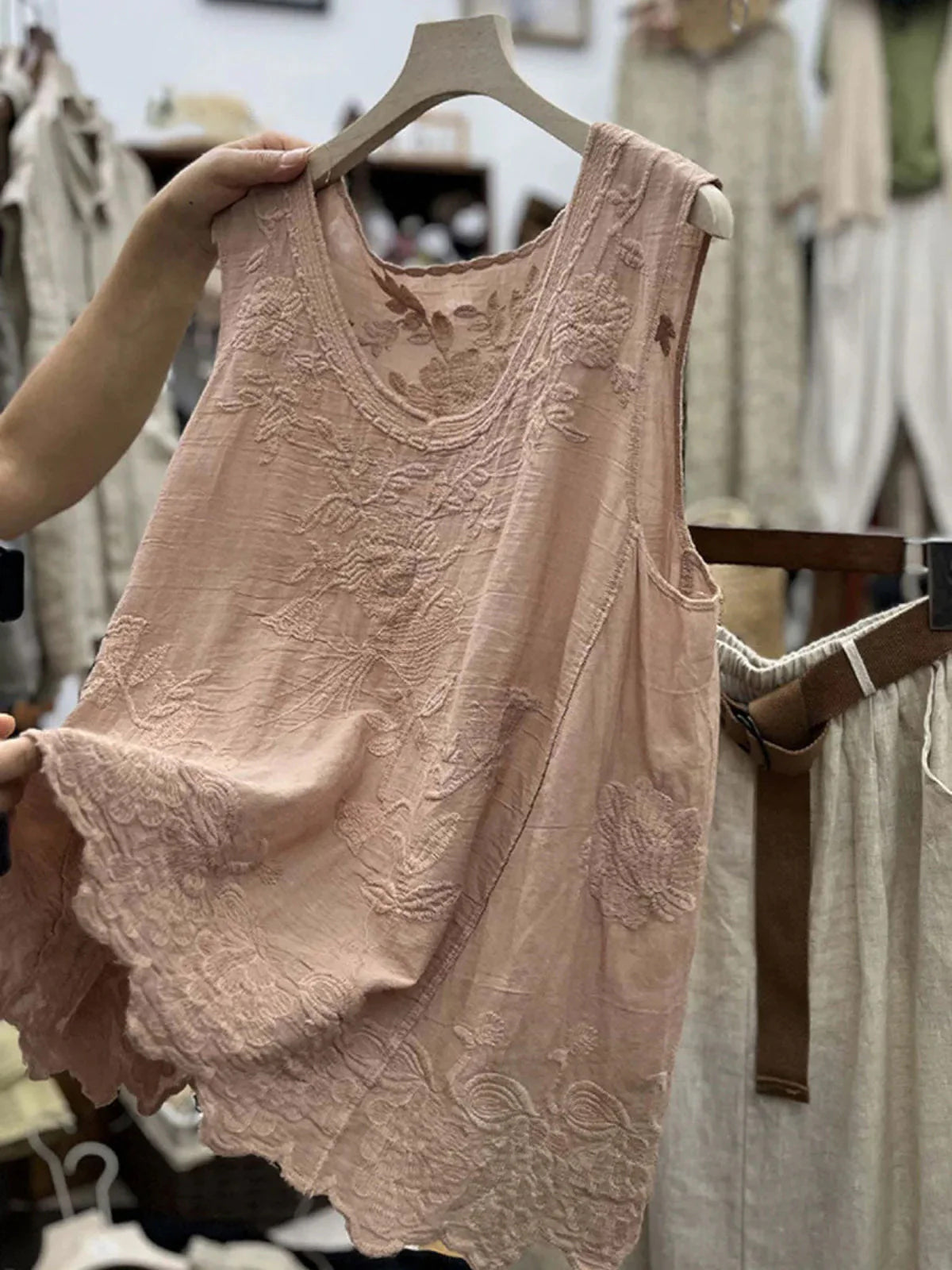 Women's Tank Top Solid Color Embroidered Sleeveless Loose Fit Round Neck