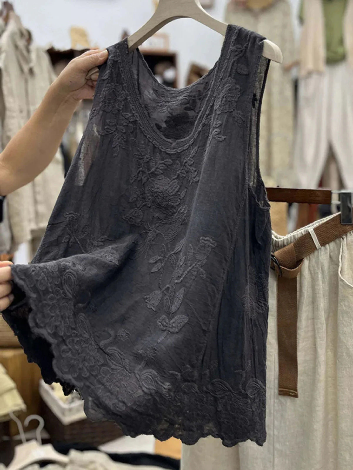 Women's Tank Top Solid Color Embroidered Sleeveless Loose Fit Round Neck