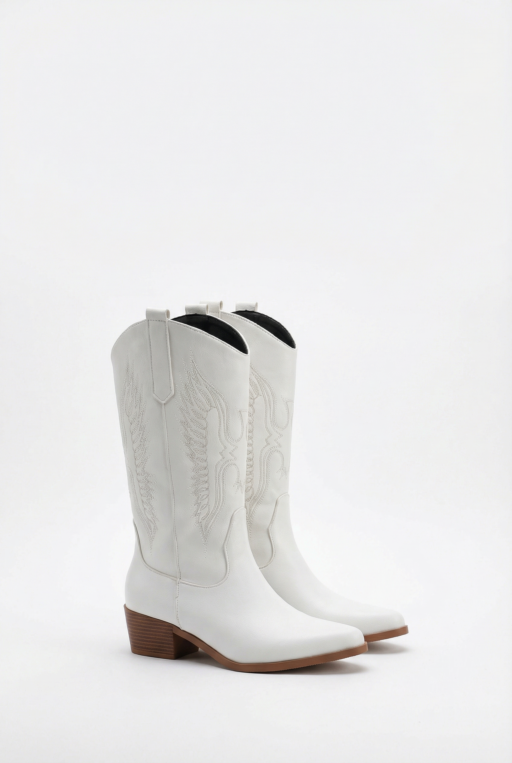 Women’s Cowboy Boots Leather Western Style Ergonomic Fit Intricate Stitching