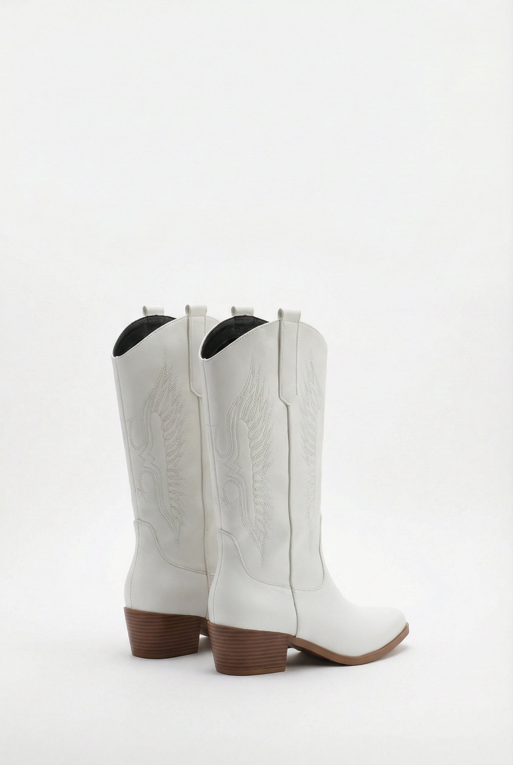 Women’s Cowboy Boots Leather Western Style Ergonomic Fit Intricate Stitching
